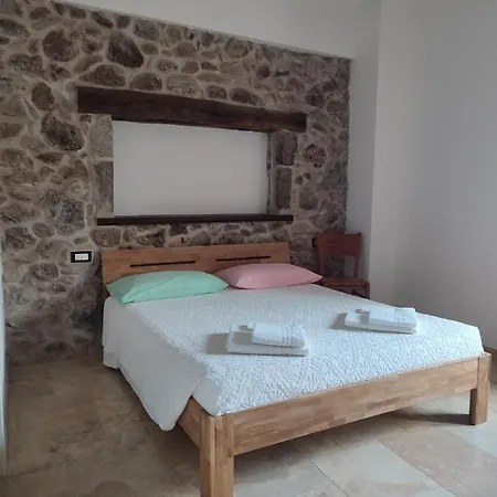 Deiana Bed & Breakfast *