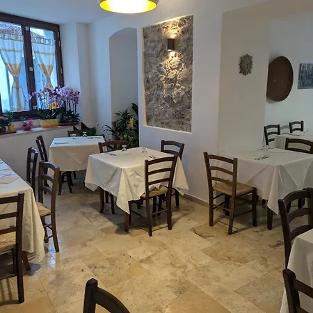 Deiana E Pizzeria 3* 산투 루수르기우